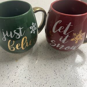 Festive Holiday Mugs Set